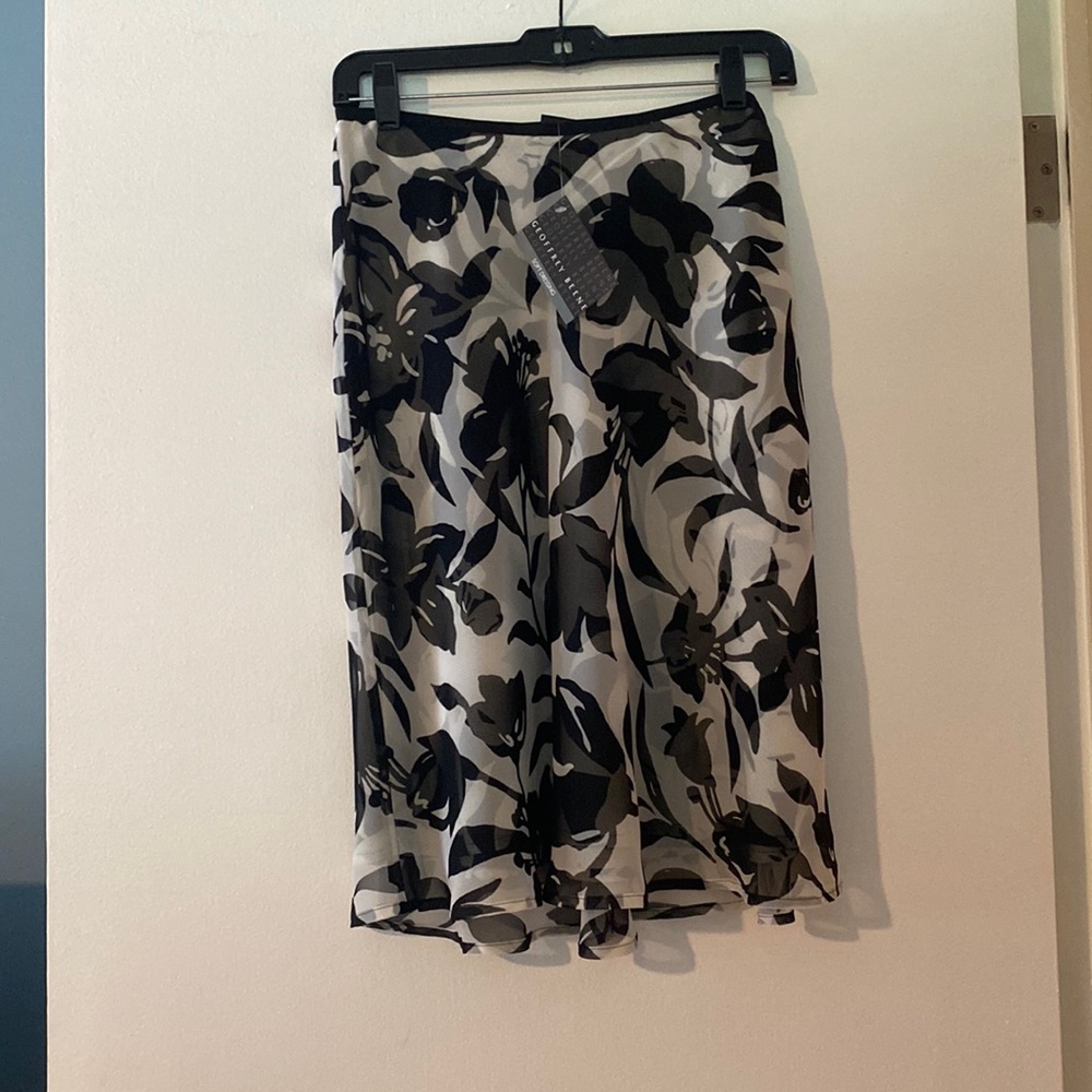 Geoffrey Beene, size 2, lightweight beautiful, never worn with tags